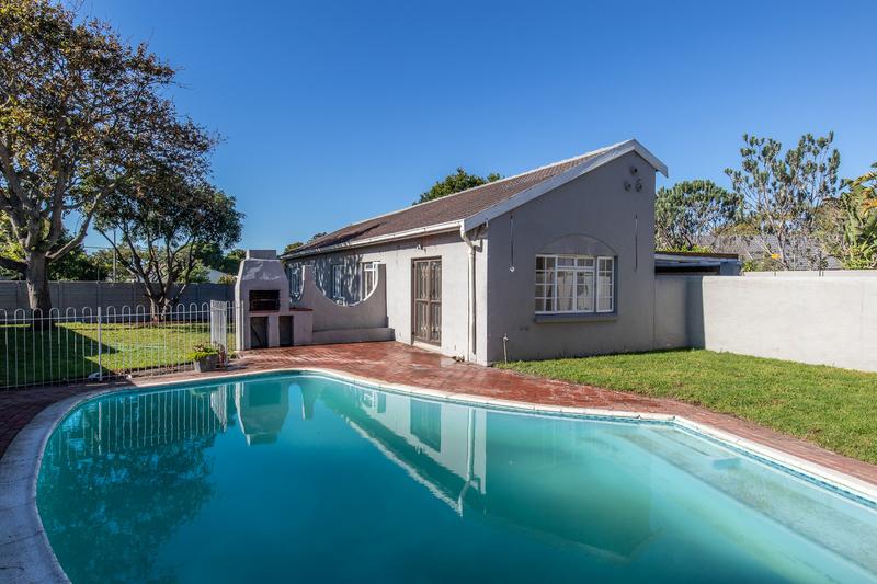 To Let 4 Bedroom Property for Rent in Constantia Western Cape